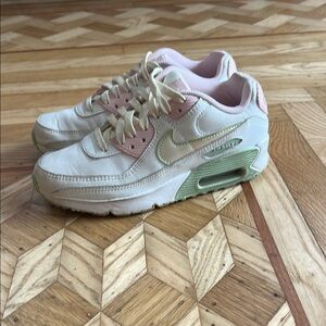 Nike Kids Sneakers in Cream and Pink